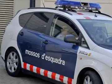 Los Mossos d' Esquadra Los Mossos d' Esquadra