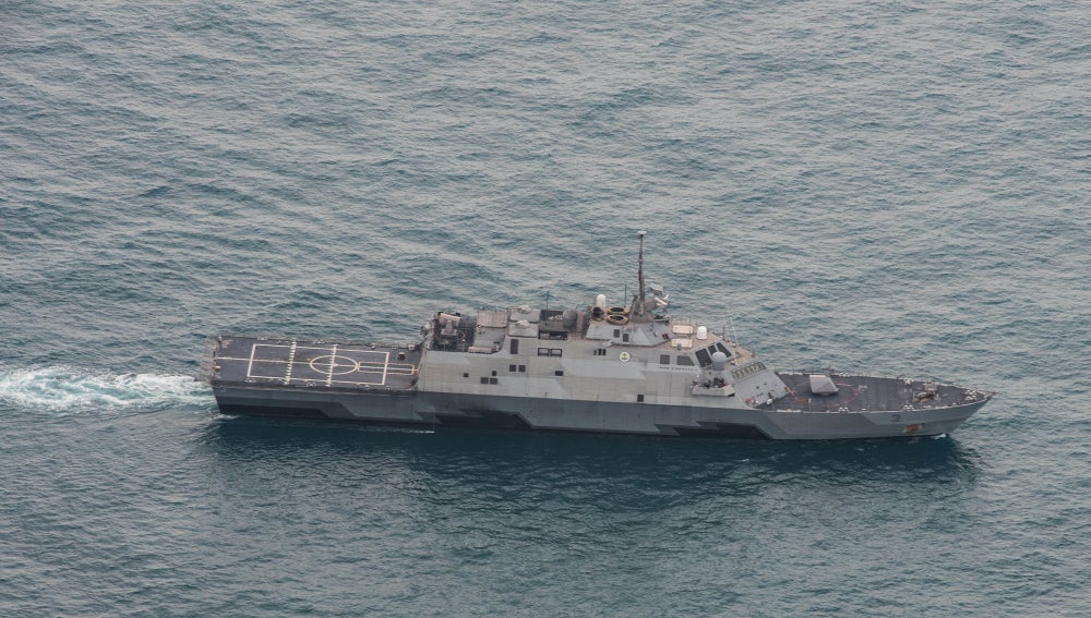 Equipos de búsqueda en el mar de Java