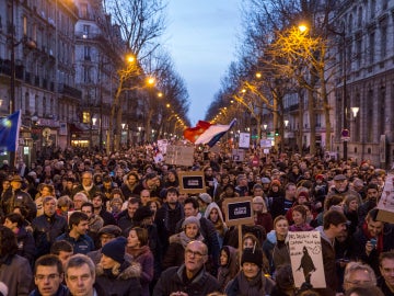 Manifestación masiva en París contra el terror