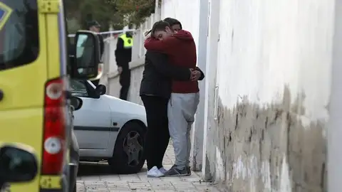 Un hombre mata a su expareja y a la hermana de ésta y después se ahorca en Elche Un hombre mata a su expareja y a la hermana de ésta y después se ahorca en Elche