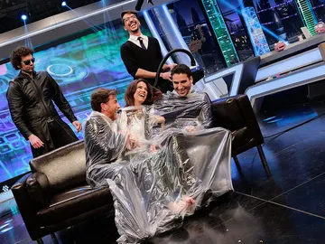 Pablo Motos, Juana Acosta y Miguel Ángel Silvestre envasados al vacío en El Hormiguero 3.0 Pablo Motos, Juana Acosta y Miguel Ángel Silvestre envasados al vacío en El Hormiguero 3.0