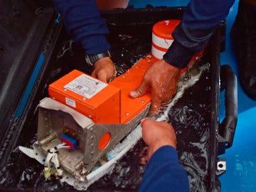 Una de las cajas negras del avión de AirAsia