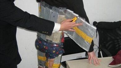 Detenido por intentar salir de China con 94 iPhones pegados a su cuerpo