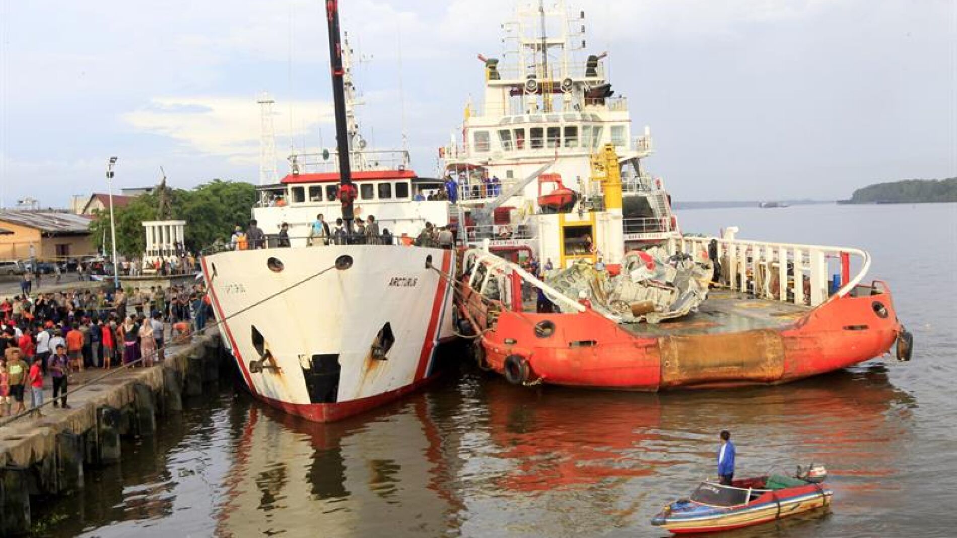 Labores de rescate del avi&oacute;n siniestrado de AirAsia.