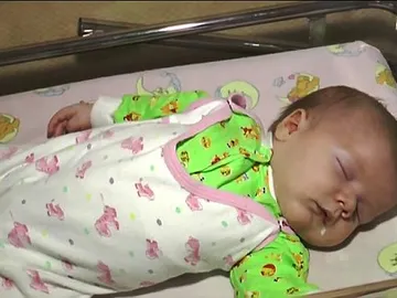 El bebé ya a salvo en el hospital El bebé ya a salvo en el hospital