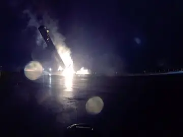 El Falcon 9 se estrella contra el suelo El Falcon 9 se estrella contra el suelo