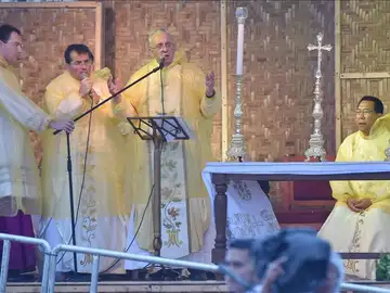 El Papa abandona Tacloban por una tormenta tropical El Papa abandona Tacloban por una tormenta tropical