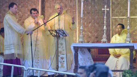  El Papa abandona Tacloban por una tormenta tropical