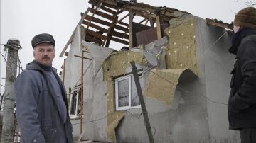 Estado de una vivienda tras los ataques en Donetsk.