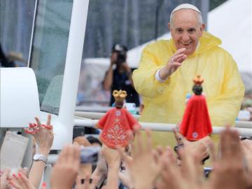 Cientos de miles de personas acuden a la misa papal en Manila