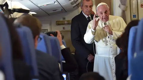 El Papa Francisco, en un vuelo El Papa Francisco, en un vuelo