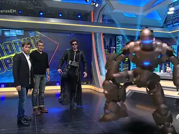 La versión autómata de El Hombre de Negro La versión autómata de El Hombre de Negro