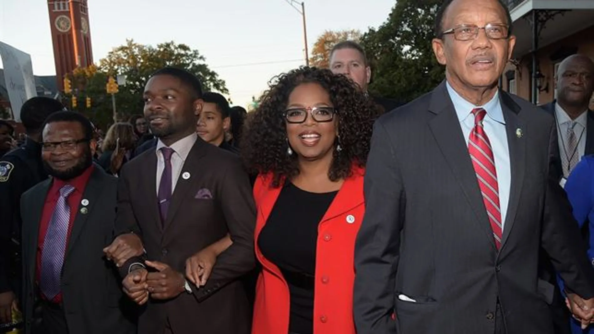 Oprah winfrey en la marcha junto a sus compañeros de reparto Oprah winfrey en la marcha junto a sus compañeros de reparto