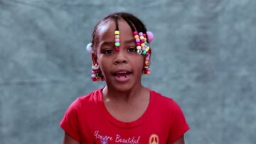 Una de las niñas del vídeo 'I have a dream'.