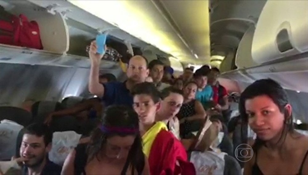 Pasajeros en el avión de Gol