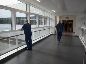 Imagen de archivo del pasillo de un hospital Imagen de archivo del pasillo de un hospital