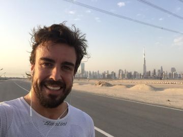 Fernando Alonso dio los "Buenos días" con esta foto en su Twitter