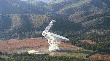 Telescopio cerca del pueblo