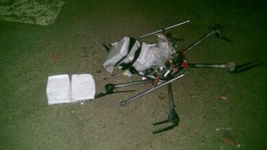 Cae un dron cargado con tres kilos de droga al lado de un supermercado en Tijuana