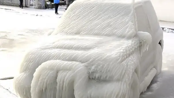 Coche congelado Coche congelado