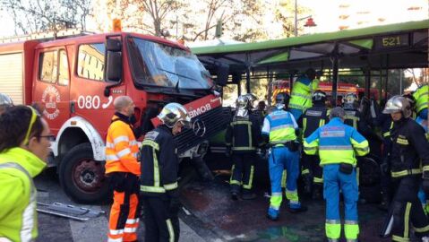 Accidente ente un cami&oacute;n de Bomberos de M&oacute;stoles y un autob&uacute;s interurbano