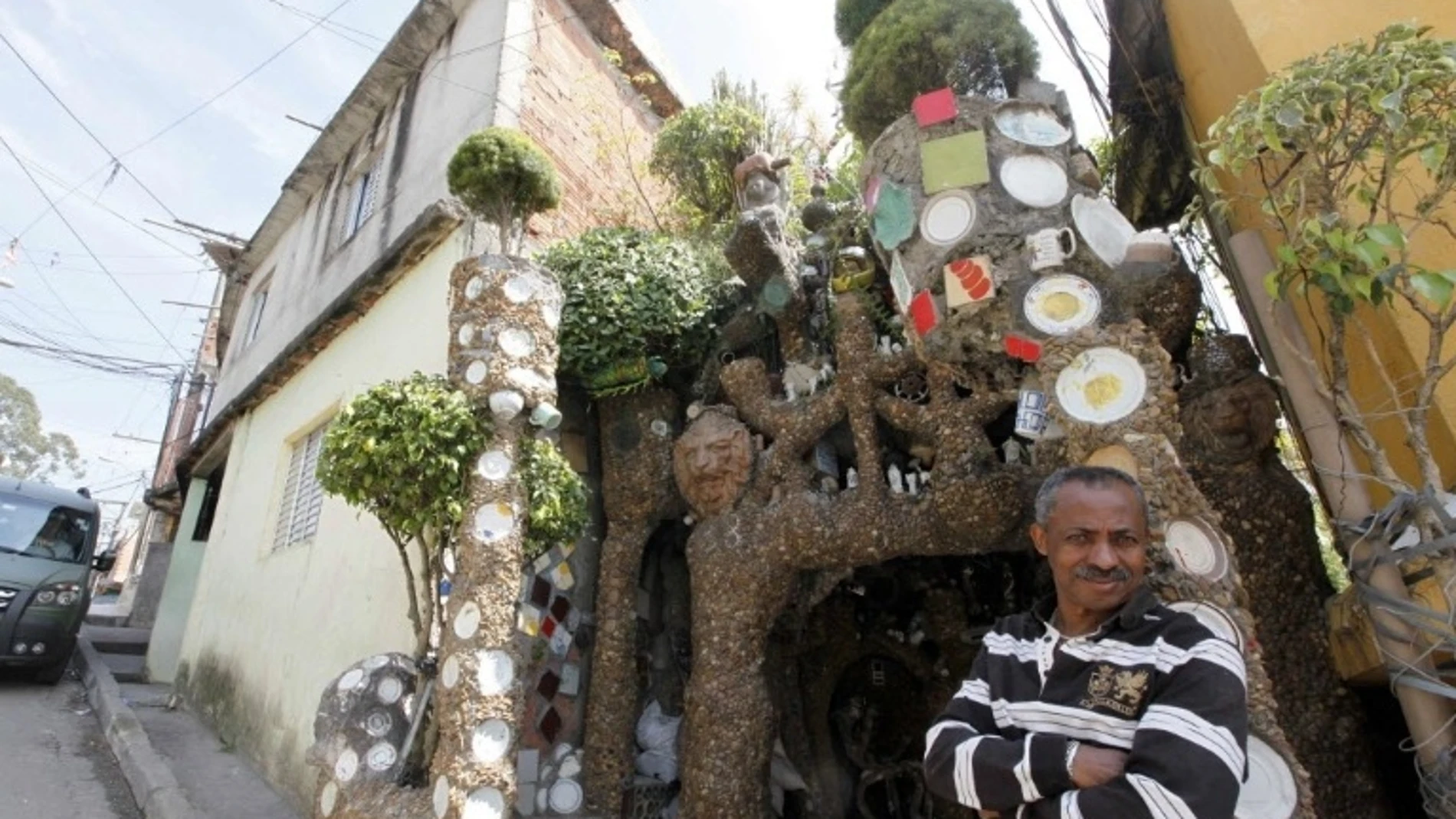 El 'Gaudí brasileño' en su casa El 'Gaudí brasileño' en su casa