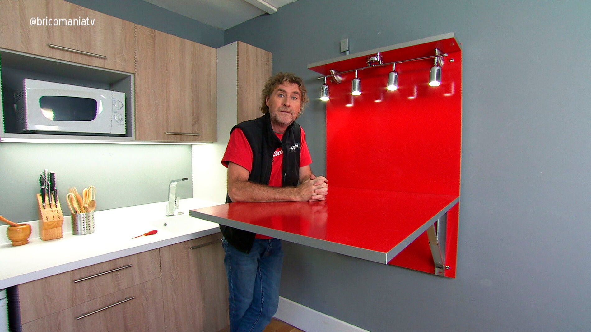 Fabricaci&oacute;n de una mesa abatible de cocina