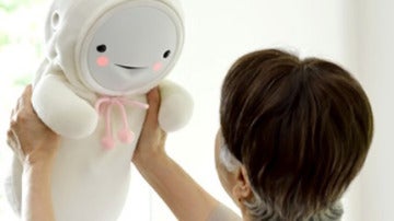 Smiby, el bebé robot que causa furor en Japón.