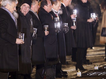 Representantes políticos homenajean a las víctimas Representantes políticos homenajean a las víctimas