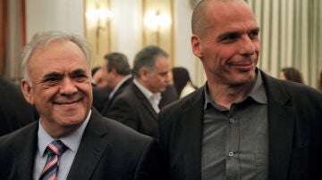 El nuevo vicepresidente económico de Grecia, Yanis Dragasakis, y el nuevo ministro de Finanzas, Yanis Varufakis