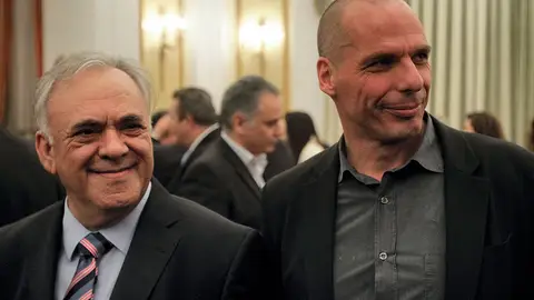 El nuevo vicepresidente económico de Grecia, Yanis Dragasakis, y el nuevo ministro de Finanzas, Yanis Varufakis El nuevo vicepresidente económico de Grecia, Yanis Dragasakis, y el nuevo ministro de Finanzas, Yanis Varufakis