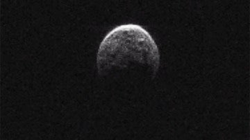 Imagen de la 'pequeña luna' encontrada en el asteroide.
