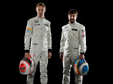 Alonso y Button con sus nuevos cascos
