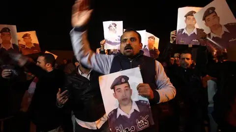 El padre del piloto jordano secuestrado El padre del piloto jordano secuestrado