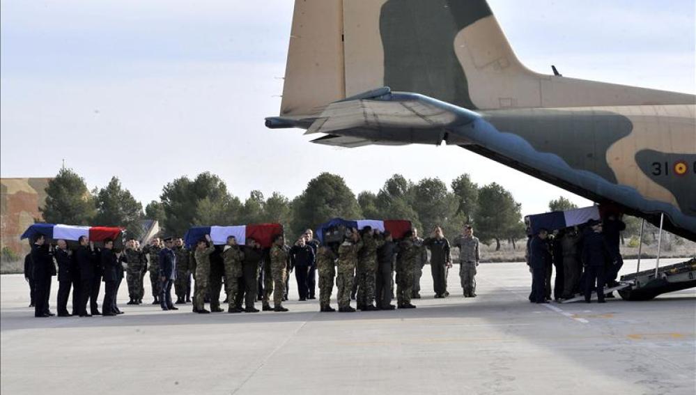 Los restos mortales de los nueve militares franceses
