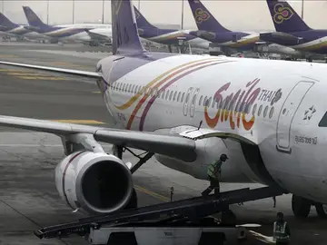 Vista de un avión de la compañía Thai Airways. Vista de un avión de la compañía Thai Airways.