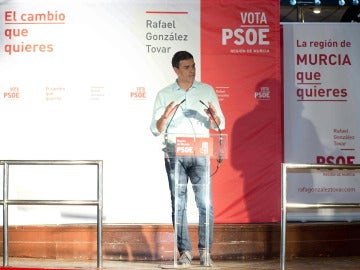 Pedro Sánchez pide el voto para la "política limpia" que construya "una Valencia con honra"