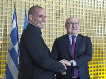 Los ministros de Finanzas de Francia y Grecia Los ministros de Finanzas de Francia y Grecia