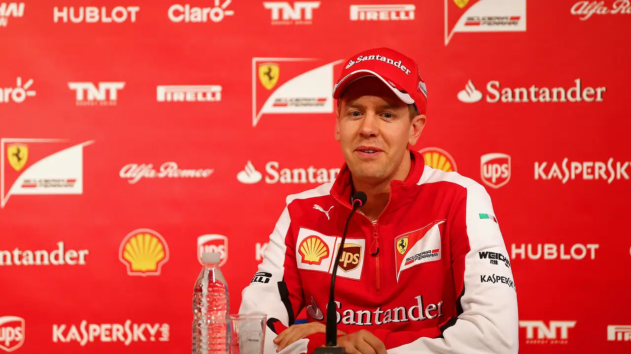 Vettel atiende a la prensa