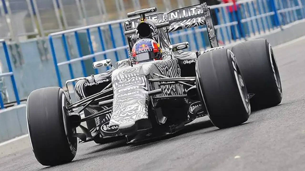 Kvyat rueda sin alerón