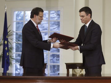 Mariano Rajoy y Pedro Sánchez, en la Moncloa Mariano Rajoy y Pedro Sánchez, en la Moncloa