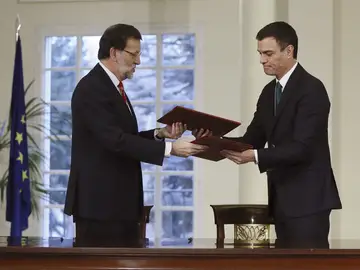 Mariano Rajoy y Pedro Sánchez, en la Moncloa Mariano Rajoy y Pedro Sánchez, en la Moncloa