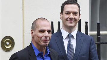 El ministro británico de Economía, George Osborne y el titular de Finanzas griego Yanis Varufakis.