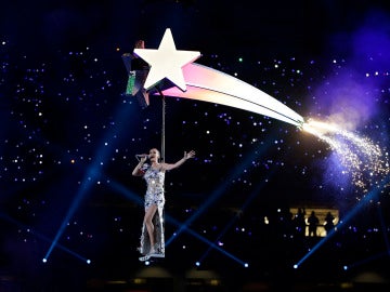Katy convertida en una estrella fugaz