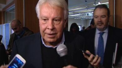 Felipe González respalda a Pedro Sánchez en la firma del pacto antiyihadista