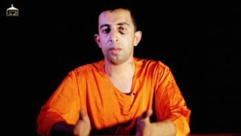 Imagen del piloto jordano Muad Kasaesbe secuestrado por Estado Isl&aacute;mico.