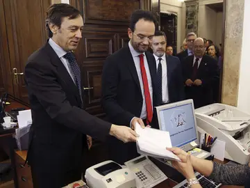 PP y PSOE registran su pacto en el Congreso PP y PSOE registran su pacto en el Congreso