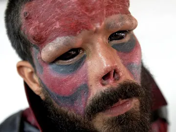 Estado actual de Henry Damon tras su transformación. Estado actual de Henry Damon tras su transformación.