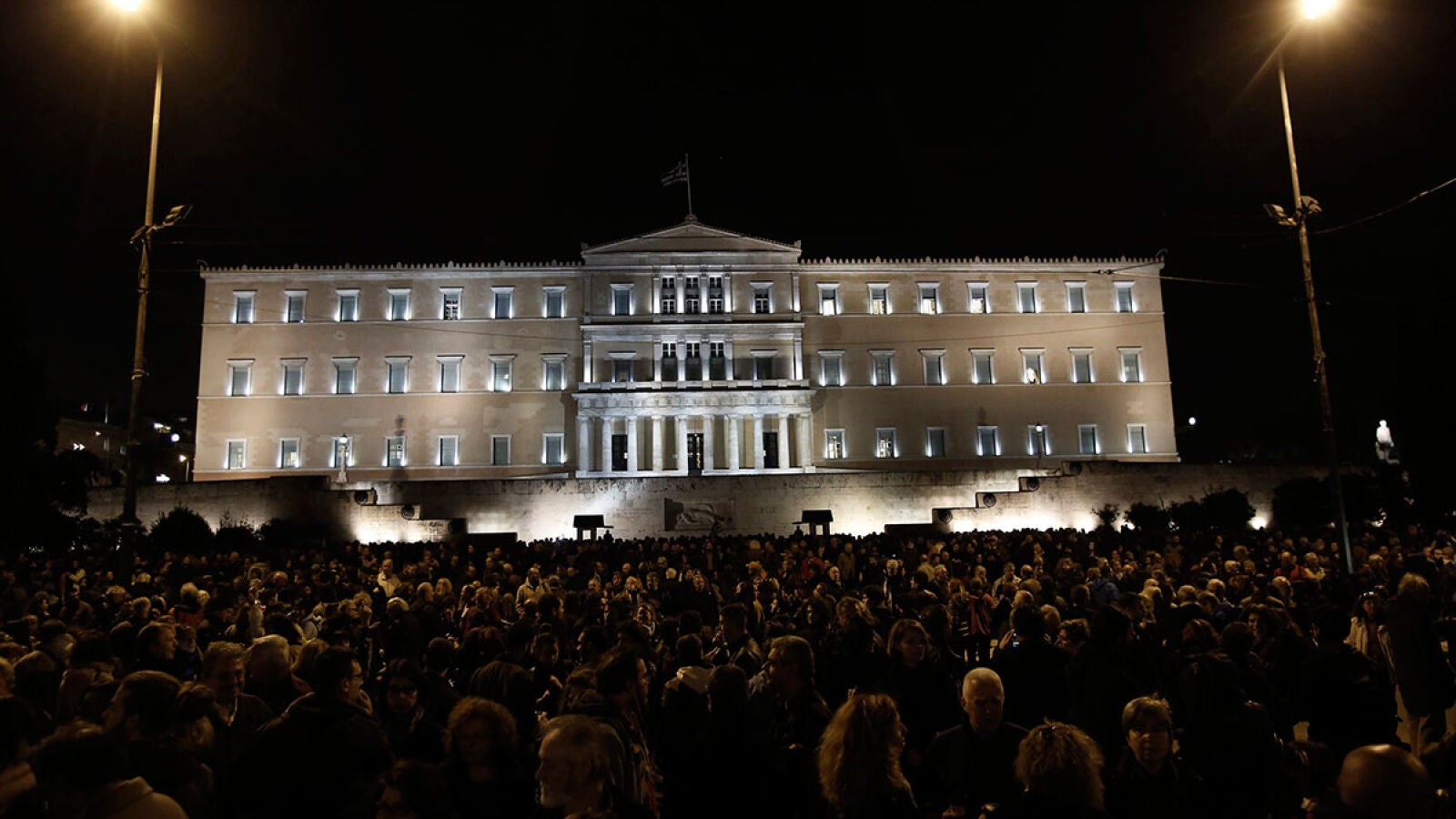 Cerca de 7.000 personas protestan en Atenas contra Alemania y el BCE