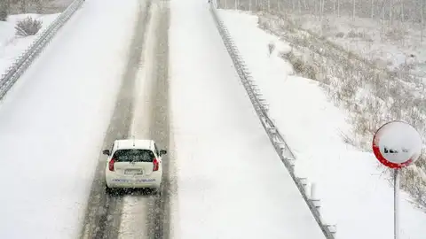 La autovía A-67 cubierta de nieve La autovía A-67 cubierta de nieve